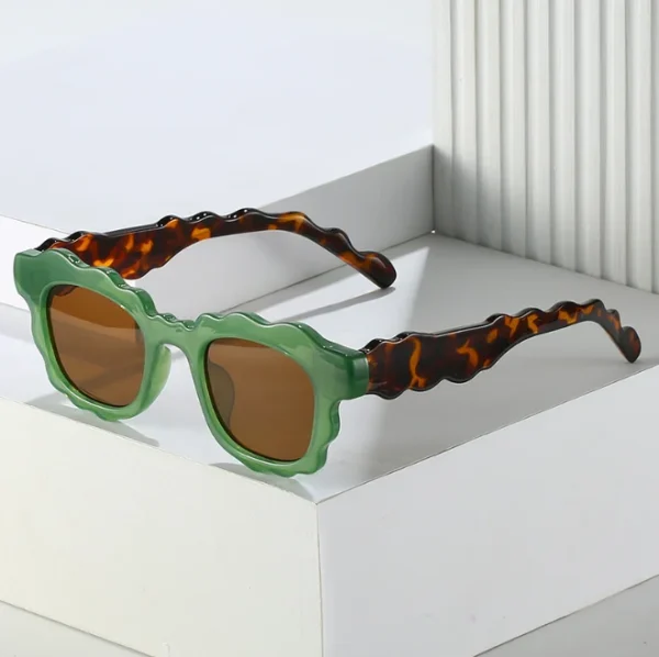 2025 New Fashion Square Sunglasses Women Men Wave Frame Sun Glasses Vintage Trending Eyewear UV400